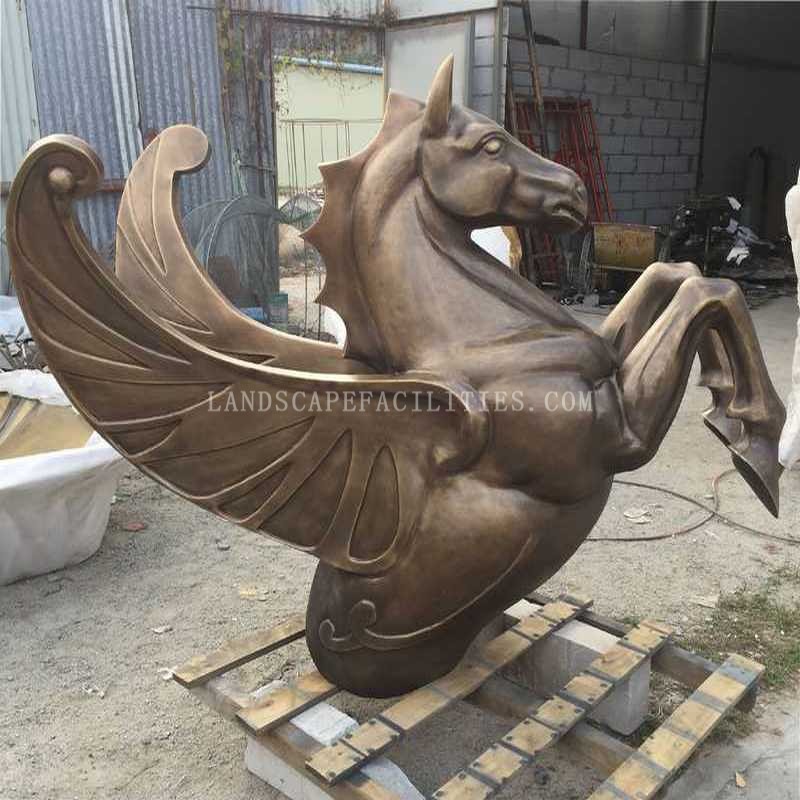 What is the role of chromium in stainless steel sculpture?(pic1)